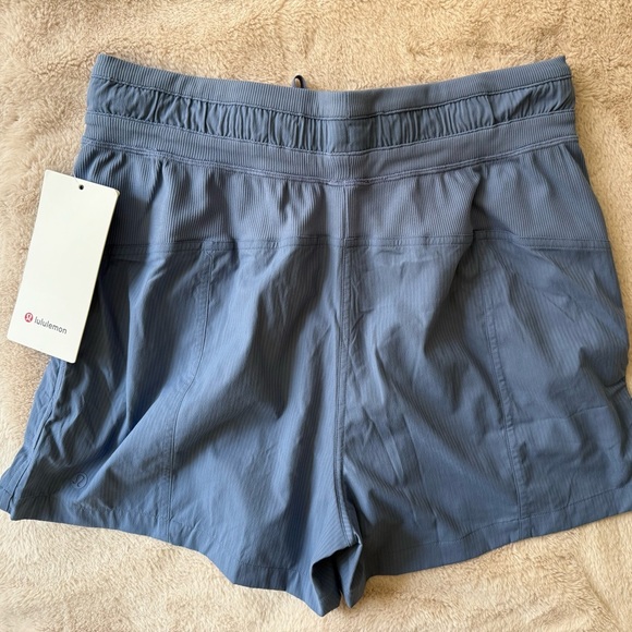 NWT Lululemon Dance Studio HR Short 3.5” Oasis Blue Size 6 - Picture 8 of 9